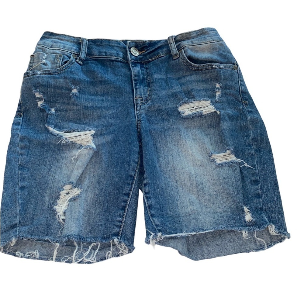 Maurices jean shorts cut off distressed areas 5 pockets button/zip closure Sz 4